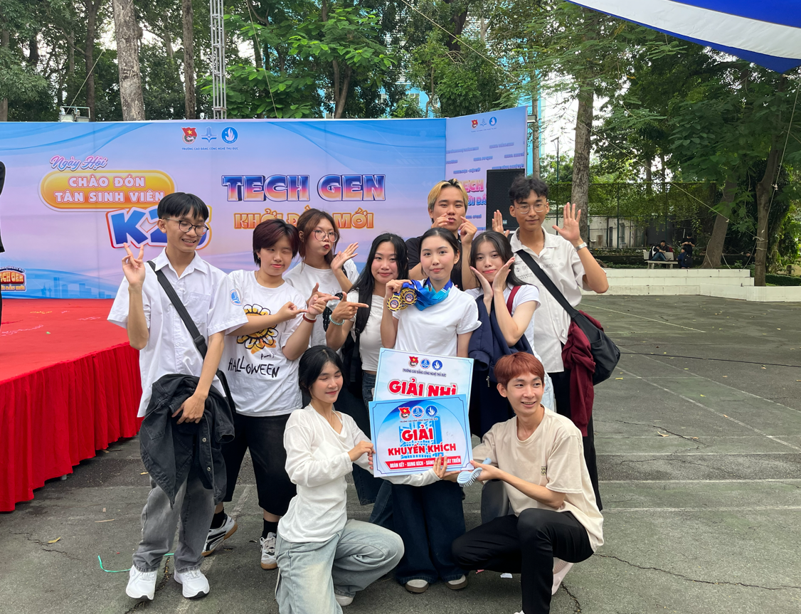 NGÀY HỘI CHÀO ĐÓN TÂN SINH VIÊN 2025 – DẤU ẤN KHÓ PHAI CỦA KHOA ĐÔNG PHƯƠNG